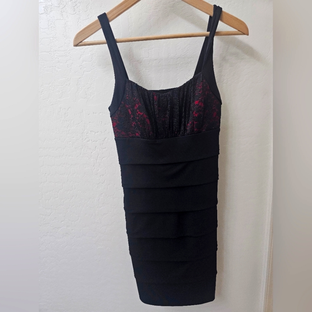 Black and Red Women's Dress Size M